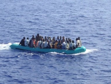 Εντοπίστηκε σκάφος με 100 πρόσφυγες δυτικά των Παξών